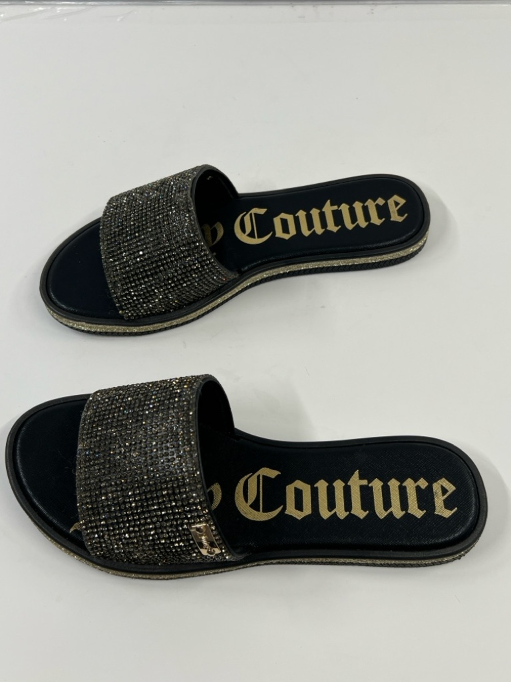 JUICY COUTURE women’s size 7 Gold and Black Bedazzled Slip In Flats Flip Floos